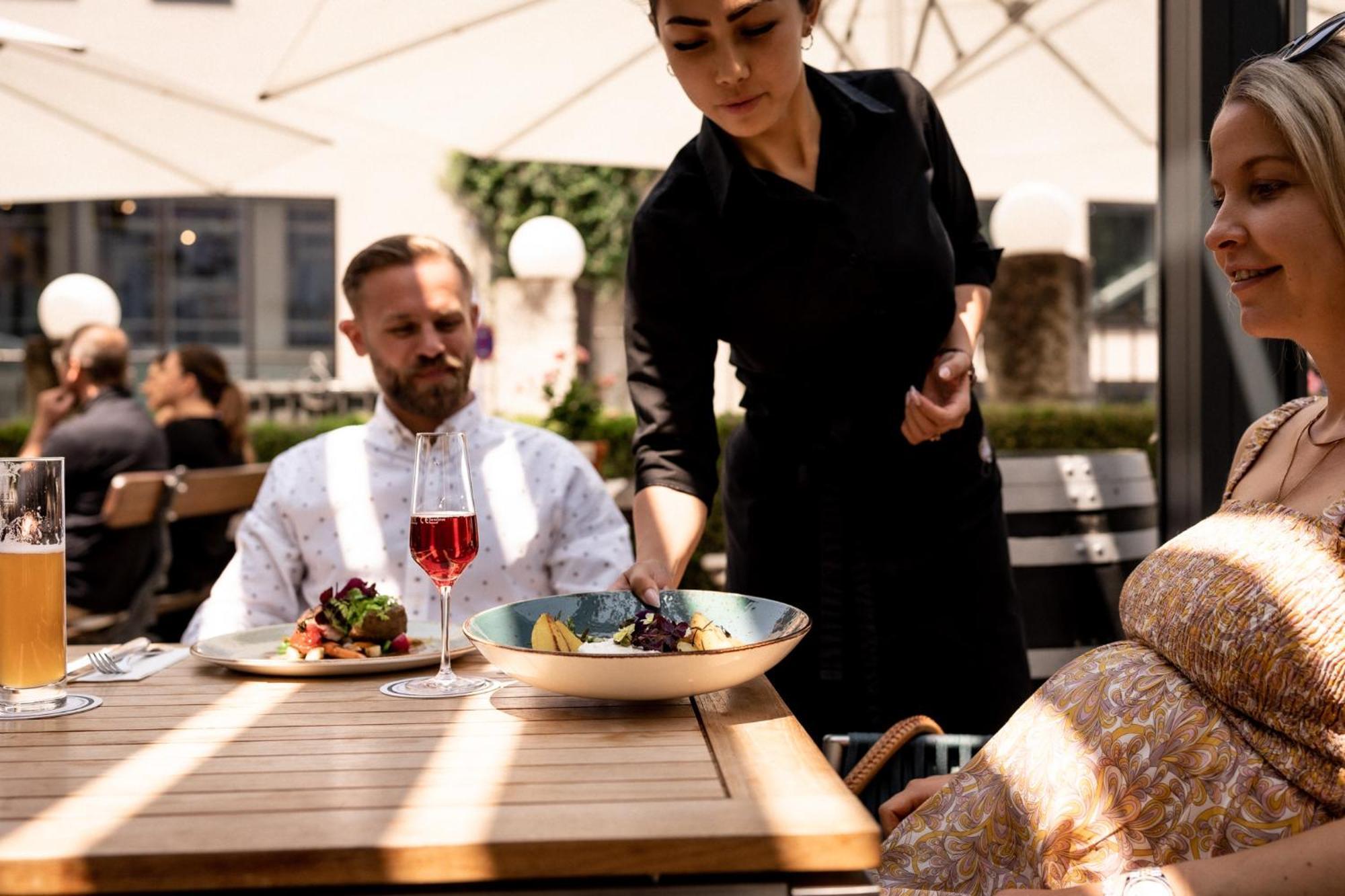 Hotel-Restaurant Schwanen Metzingen  Kültér fotó